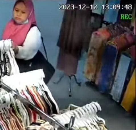 Perempuan di Palembang Terekam CCTV Curi Baju Rp120 Ribu di OPI Mall