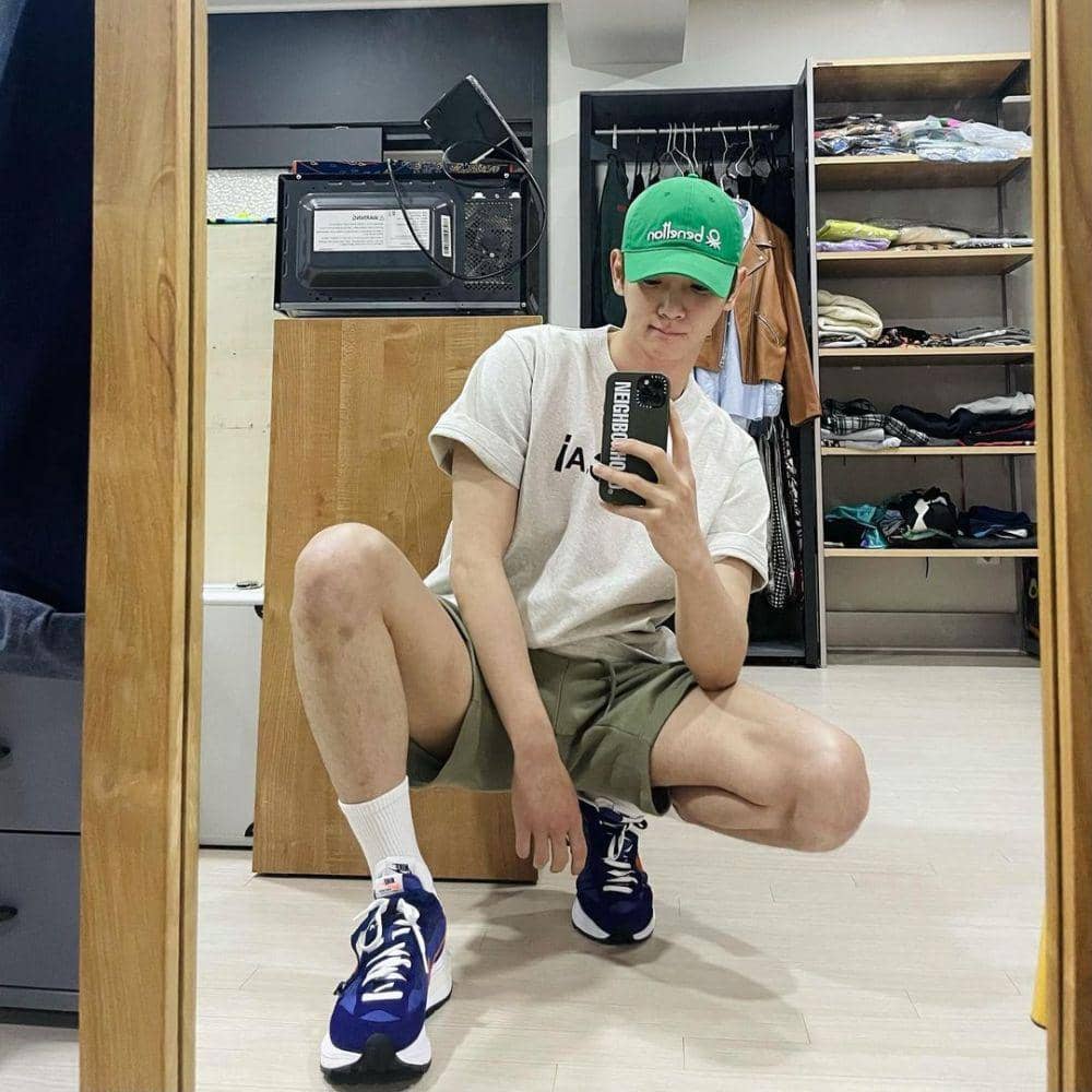 short pants ala Key SHINee (instagram.com/bumkeyk)