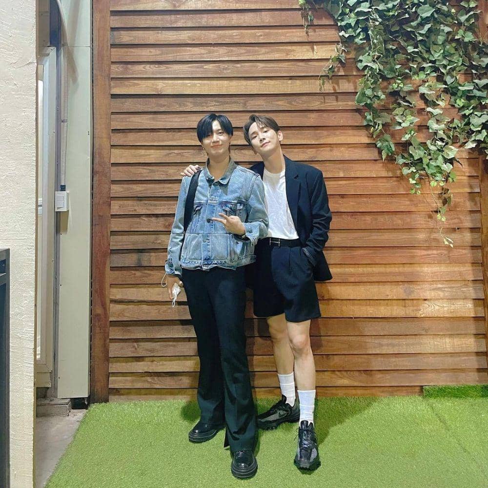 short pants ala Key SHINee (instagram.com/bumkeyk)