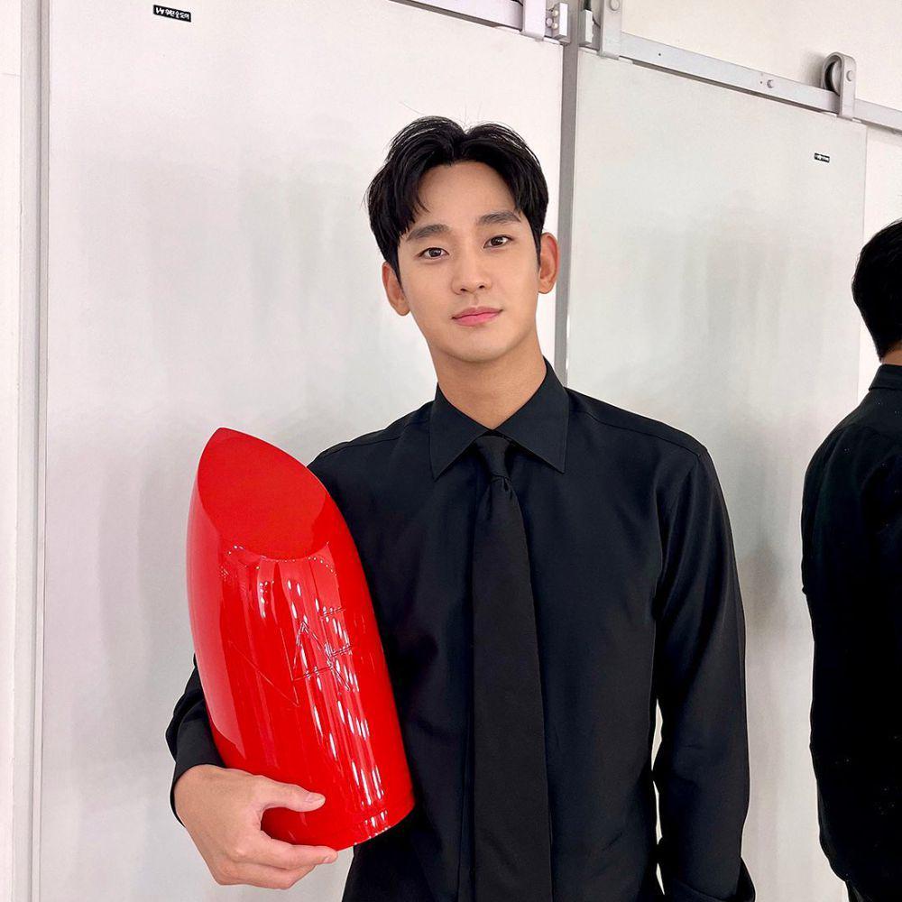 Kim Soo Hyun (instagram.com/soohyun_k216)