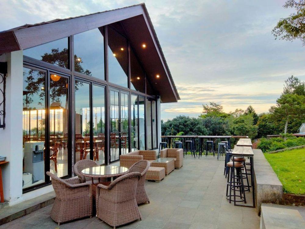 5 Tempat Makan di Sentul dengan Pemandangan Menawan seperti di Bali