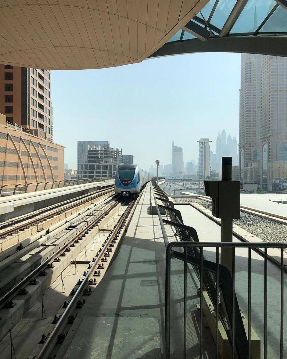 ilustrasi Dubai Metro (instagram.com/micsmix66)