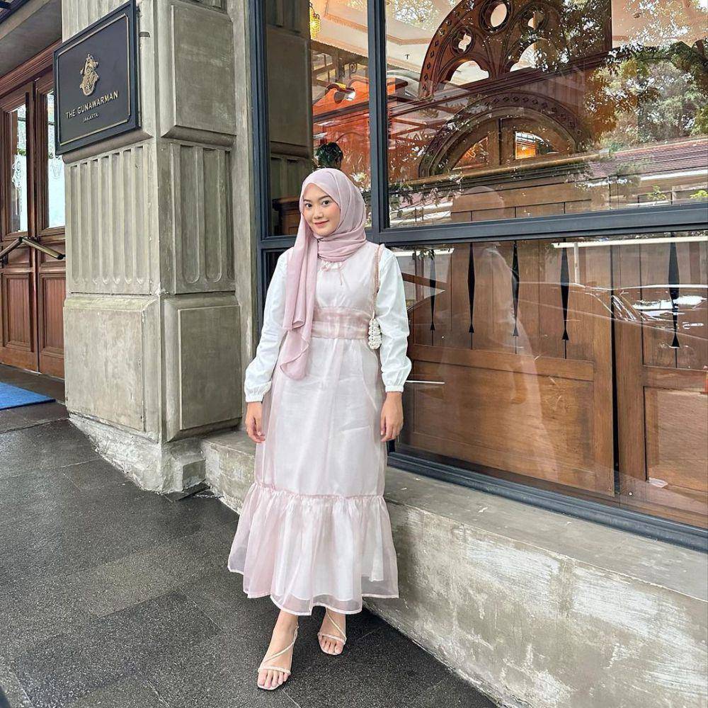 inspirasi OOTD ala Alamanda Putri (instagram.com/alamandaptrr)