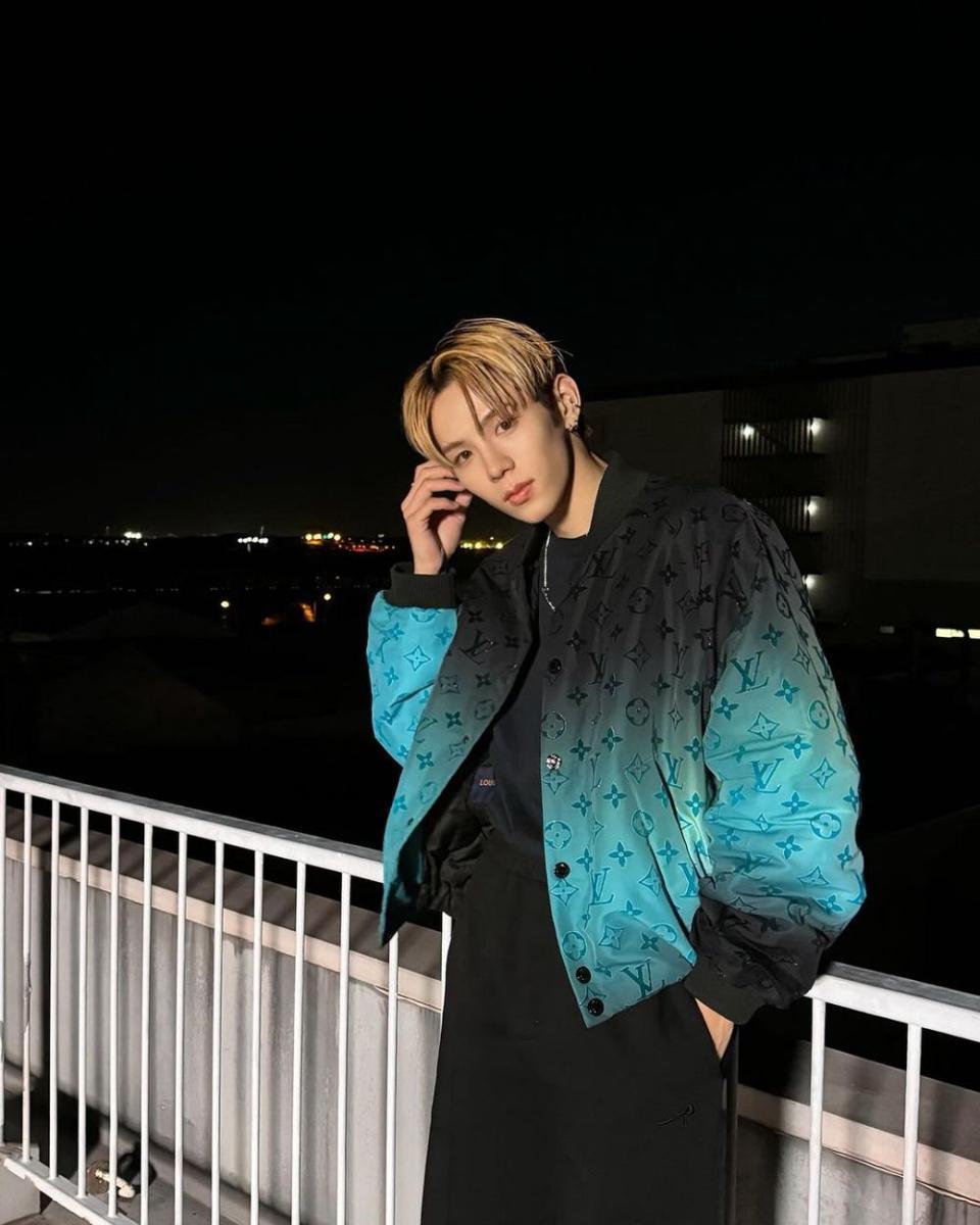 layering outfit ala Shotaro RIIZE (instagram.com/riize_official)
