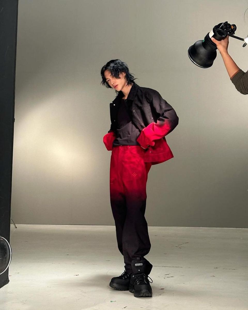 layering outfit ala Wonbin RIIZE (instagram.com/riize_official)