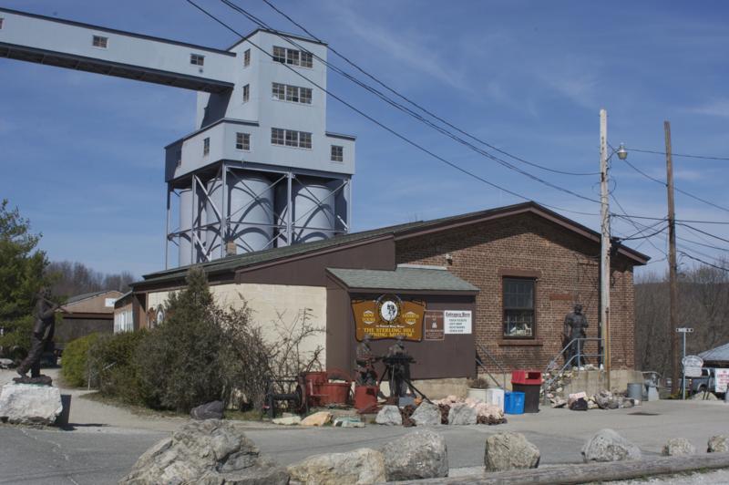 The Sterling Hill Mining Museum (commons.wikimedia.org/Dmadeo)