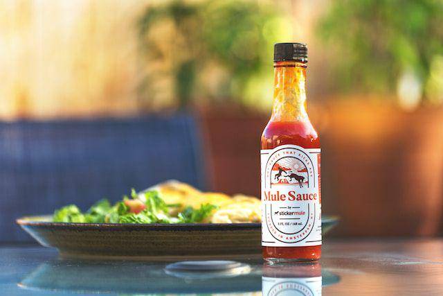 ilustrasi botol saus (unsplash.com/Sticker Mule)
