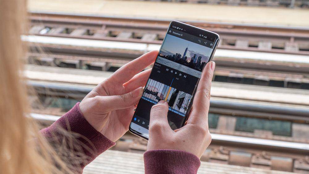 ilustrasi mengedit video di Android (Unsplash/Lizzy Liz)