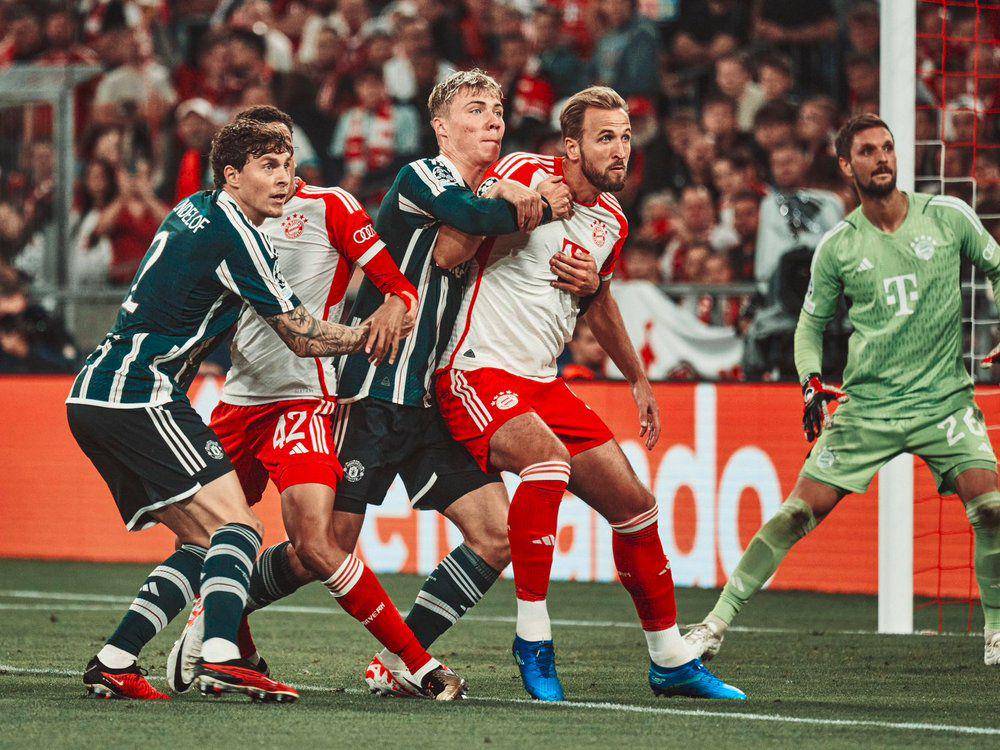 Bayern Munich melawan Manchester United pada matchday pertama fase grup UCL 2023/2024. (twitter.com/ManUtd)