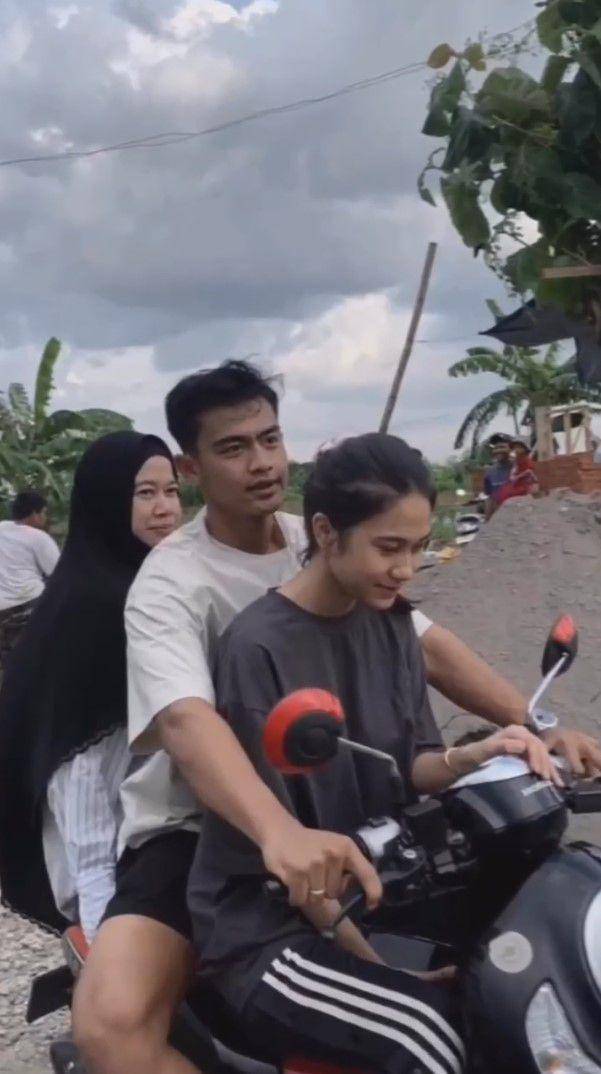 Azizah Salsha ikut pulang kampung Pratama Arhan (instagram.com/arhanzize__)