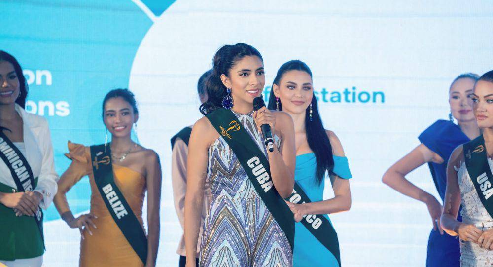 Potret Kompilasi Finalis Miss Earth 2023 saat Presentasi Eco Project (Facebook.com/Miss Earth)
