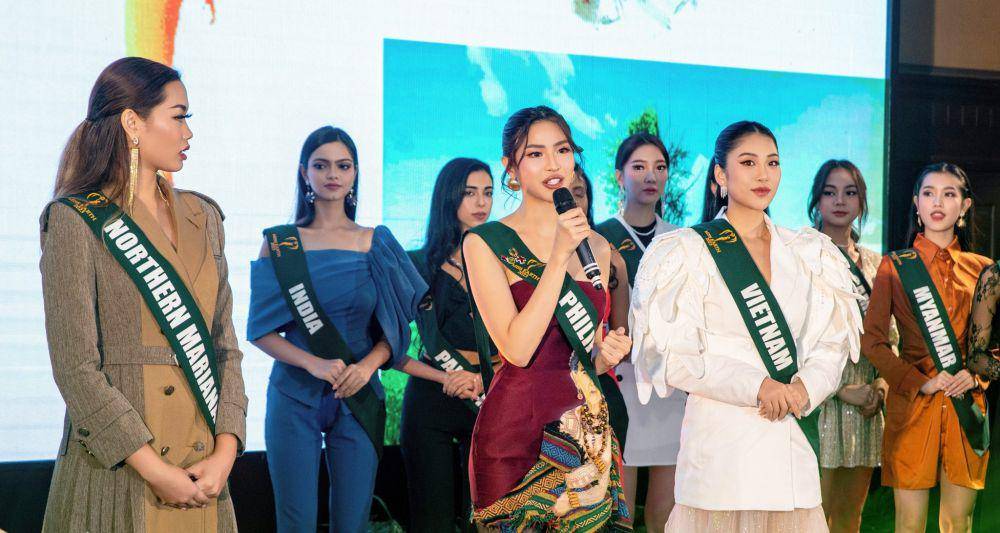 Potret Kompilasi Finalis Miss Earth 2023 saat Presentasi Eco Project (Facebook.com/Miss Earth)
