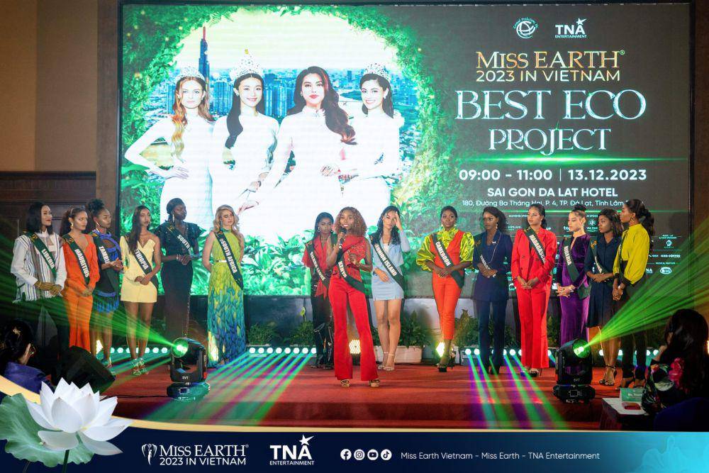 Potret Kompilasi Finalis Miss Earth 2023 saat Presentasi Eco Project (Facebook.com/Miss Earth)