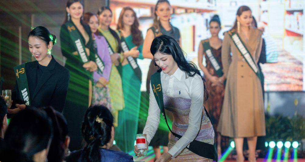 Potret Kompilasi Finalis Miss Earth 2023 saat Presentasi Eco Project (Facebook.com/Miss Earth)