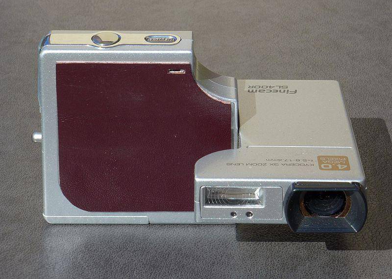 kamera Kyocera Finecam SL400R (Wikimedia.org)