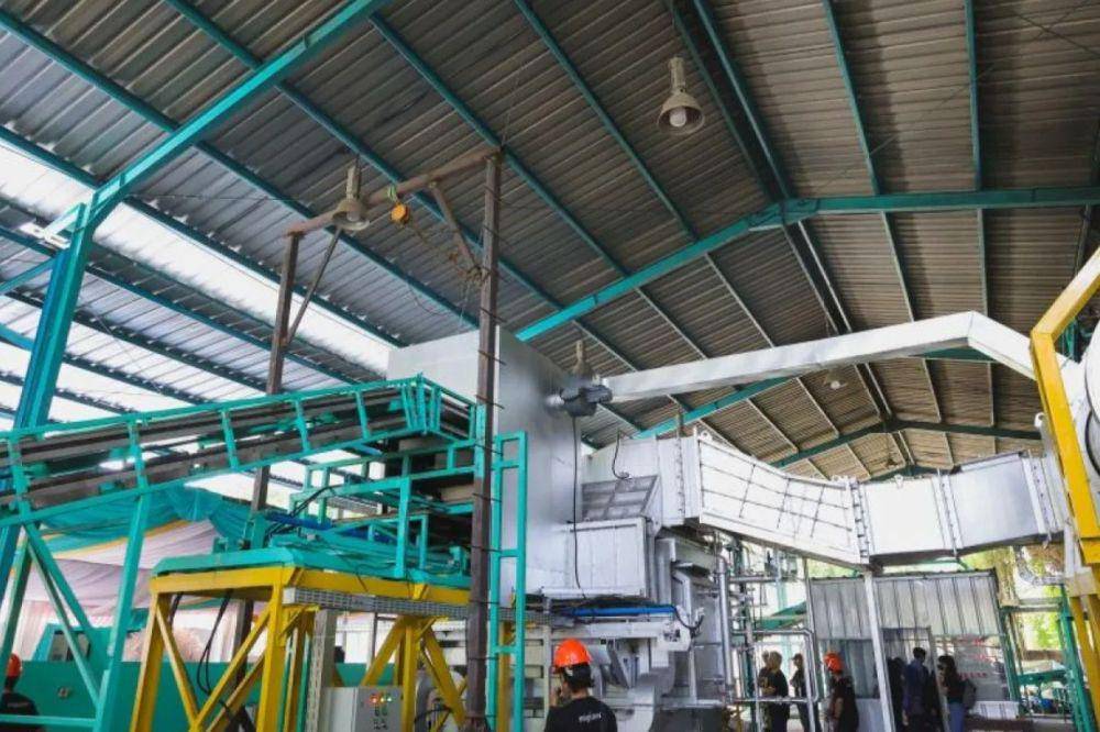 Teknologi Hydrodrive Incinerator di Intermediate Treatment Facility (ITF) Parigi Pondok Aren, Kota Tangerang Selatan ( ANTARA/HO-Pemkot Tangsel)