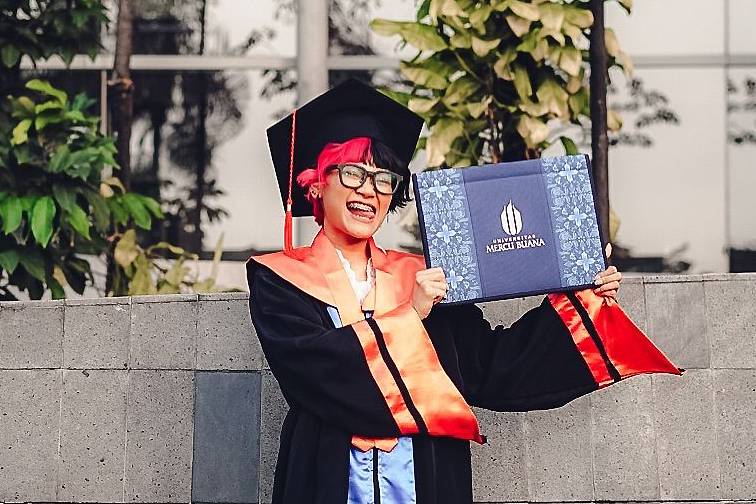 Wisuda Aci Resti (Instagram.com/aciresti)