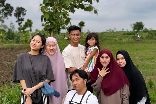 7 Potret Azizah Salsha Ikut Pratama Arhan Mudik ke Kampung Halaman