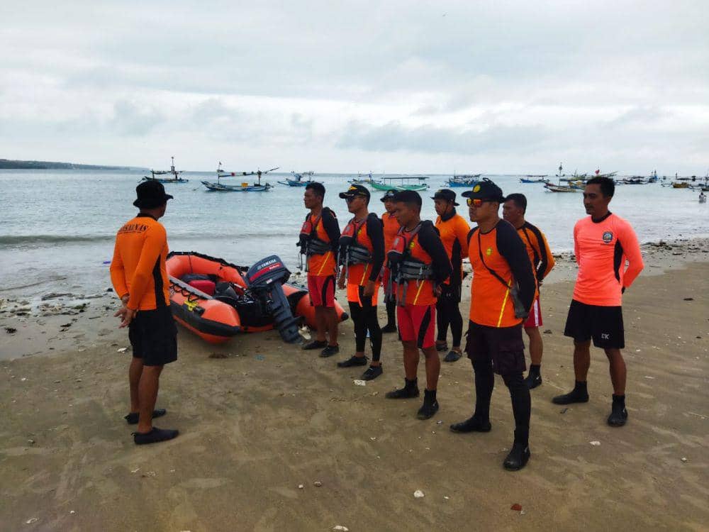 Pencarian korban terseret arus di Pantai Pererenan, Mengwi. (Dok.IDN Times/Basarnas Bali)