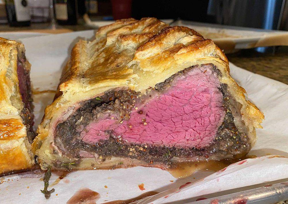 ilustrasi medium rare beef wellington (commons.wikimedia.org/Gatorfan)