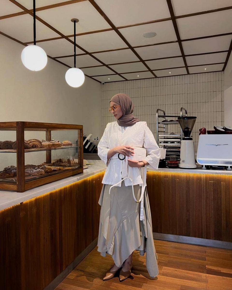 outfit smart casual ala Fita Wulansari (instagram.com/fitawww)