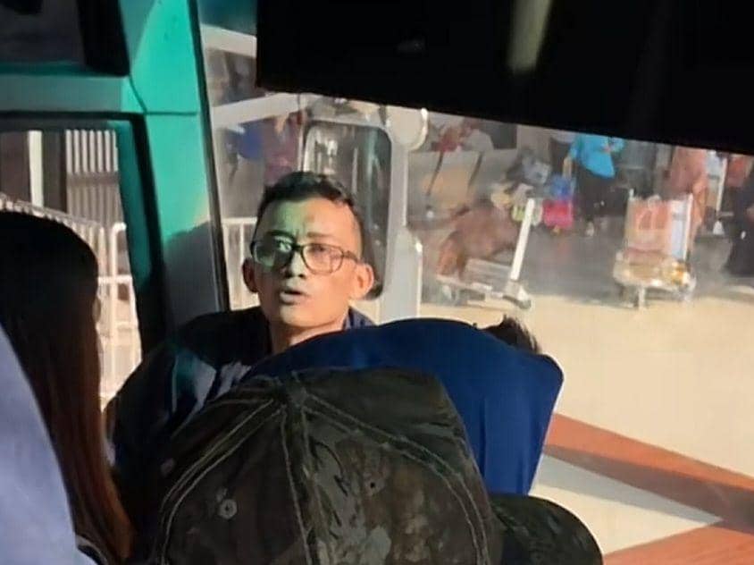 Viral Seorang Pria Minta Tabrakkan ke Sopir Bus di Bandara Soetta