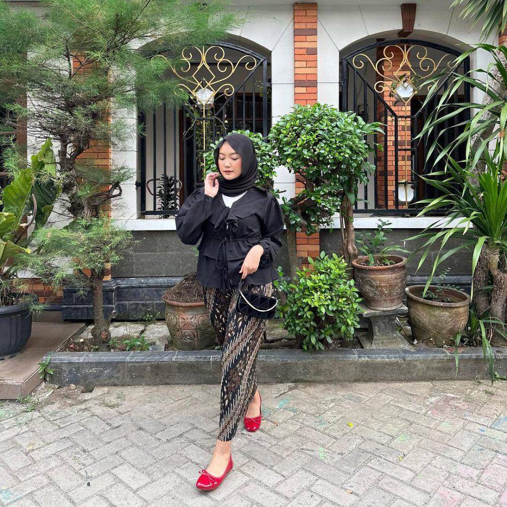 inspirasi OOTD ala Influencer Hijab (instagram.com/alamandaptrr)