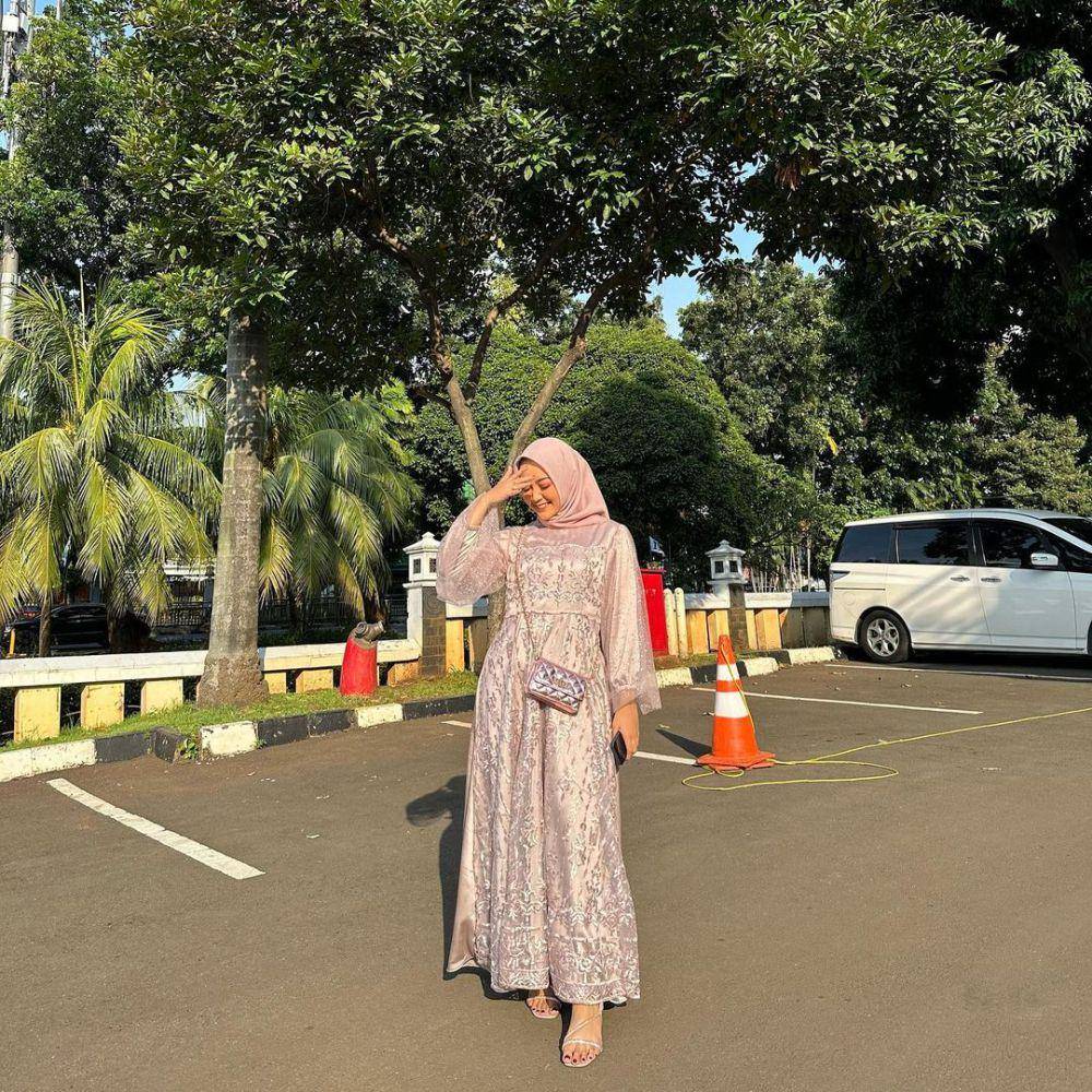 inspirasi OOTD ala Alamanda Putri (instagram.com/alamandaptrr)