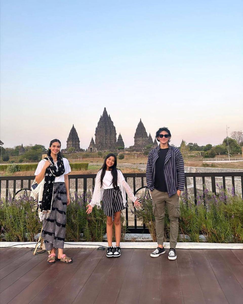potret keluarga Vino G Bastian dan Marsha Timothy (instagram.com/marshatimothy)