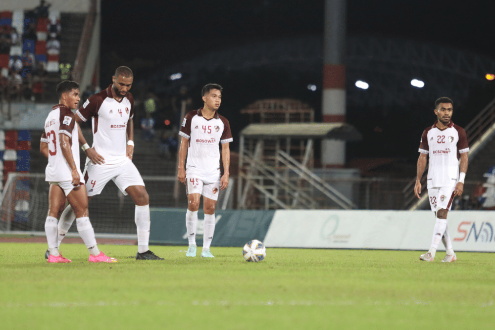 Salah satu momen pertandingan matchday keenam Grup H AFC Cup 2023-24 antara Sabah FC melawan PSM Makassar yang berlangsung di Stadion Likas Kinabalu, Kamis 14 Desember 2023. (Dok. Ofisial PSM Makassar/Agung Dewantara)