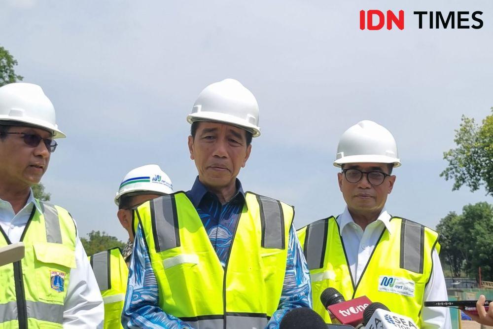 Presiden Jokowi meninjau proyek MRT fase 2, Jumat (15/12/2023) (IDN Times/Ilman Nafi'an)