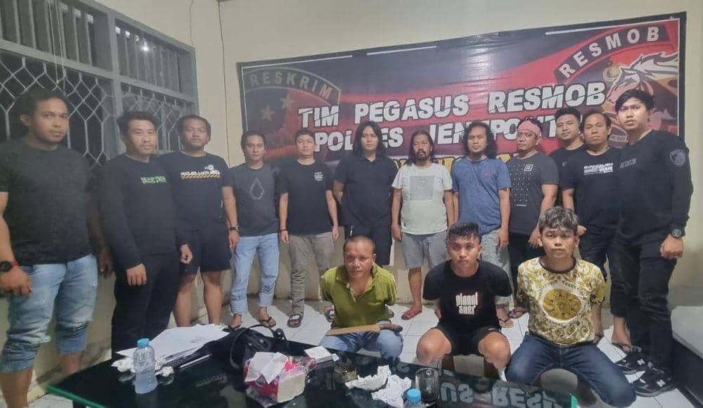 Tiga dari empat pelaku pembunuhan di Jenponto yang ditangkap polisi. (Dok. Istimewa)