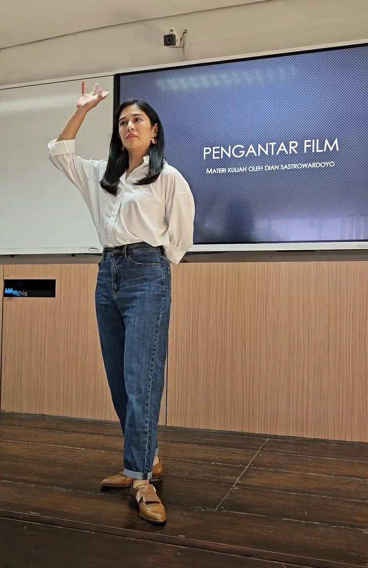 potret Dian Sastro yang kembali jadi dosen vokasi UI (instagram.com/therealdisastr)