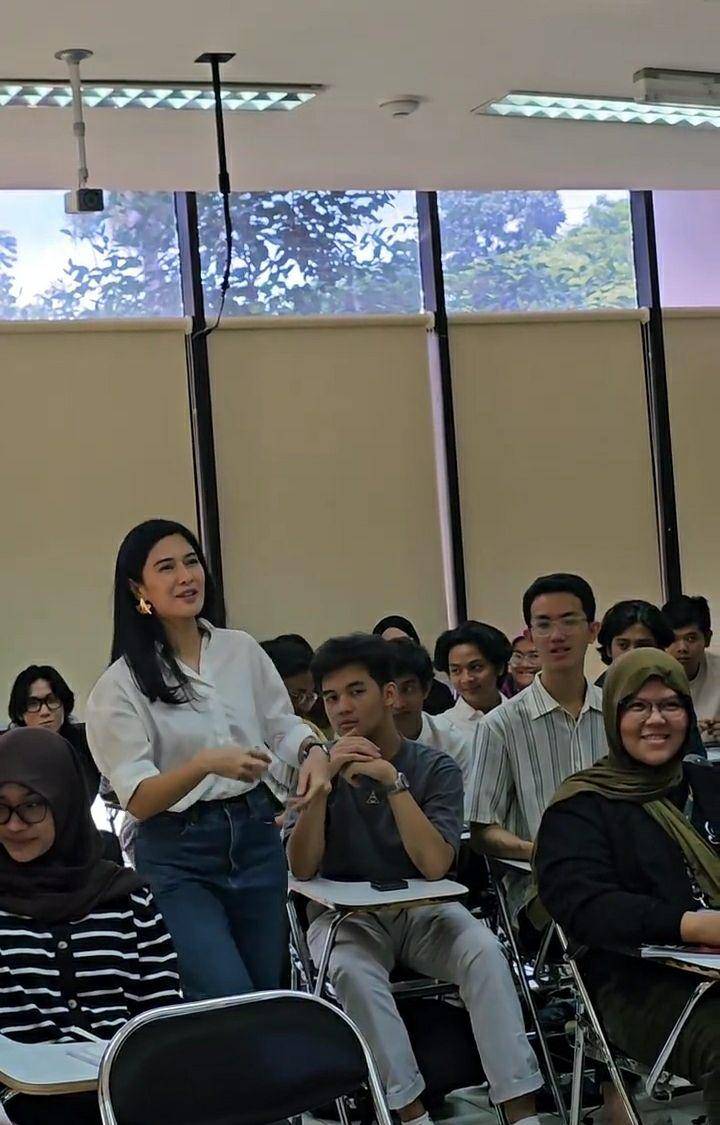 potret Dian Sastro yang kembali jadi dosen vokasi UI (instagram.com/therealdisastr)