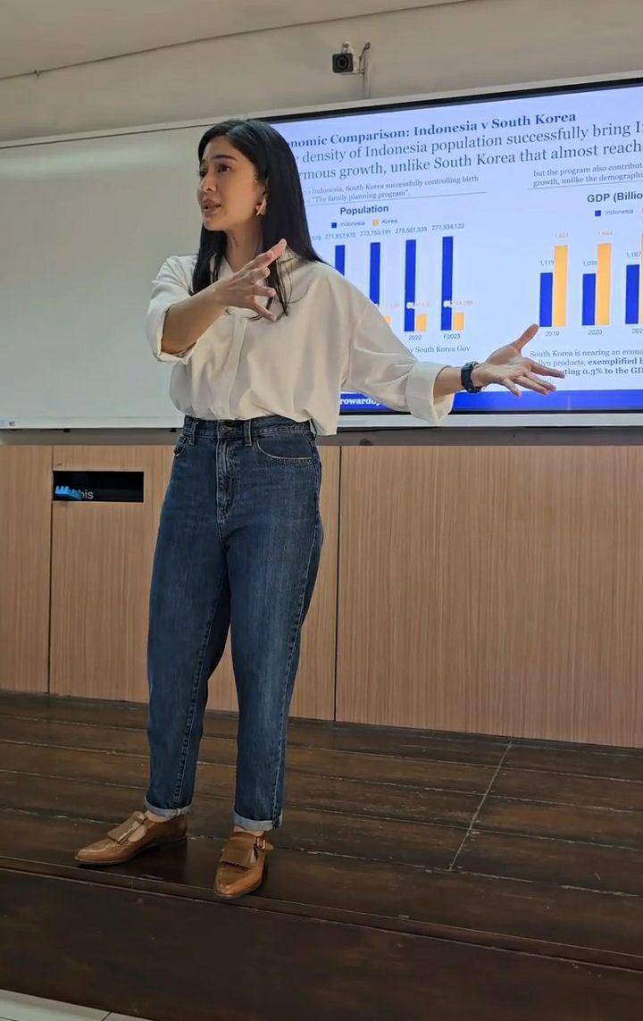 potret Dian Sastro yang kembali jadi dosen vokasi UI (instagram.com/therealdisastr)
