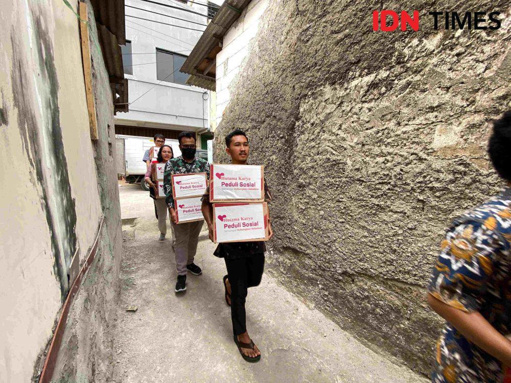 Hutama Karya Bagikan 100 Paket Sembako ke Komunitas Difabel