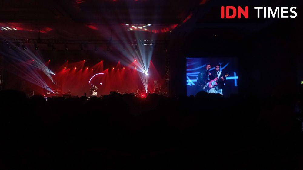 Potret Perth dan Satang di GMMTV Musicon in Jakarta 2023 pada Sabtu (16/12/2023) (IDN Times/Ines Suseno)