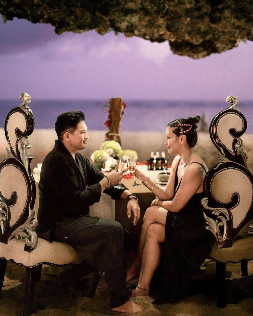 potret wedding anniversary Ryan Delon dan Sharena ke-10 (instagram.com/tail_wagging)