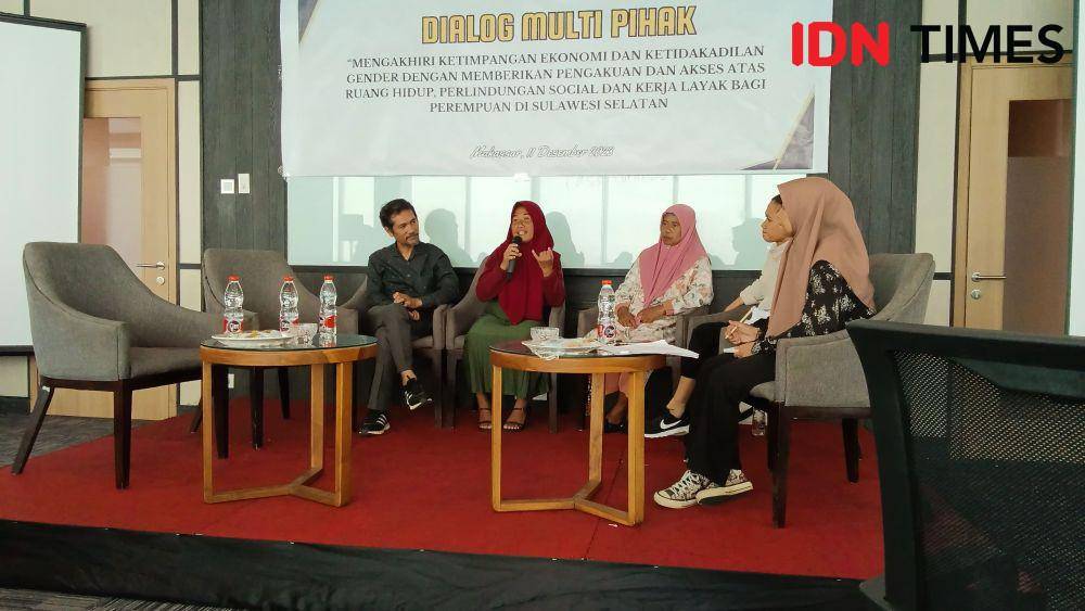 Ramlah saat menjadi pembicara dalam dialog multipihak di di Hotel Vasaka, Makassar, Senin (11/12/2023). IDN Times/Asrhawi Muin