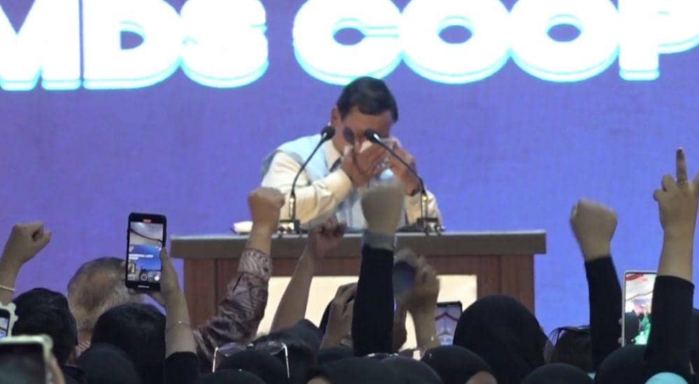 Prabowo Subianto menangis terharu di acara koperasi MDS, Purwakarta, Jawa Barat (dok. Istimewa)