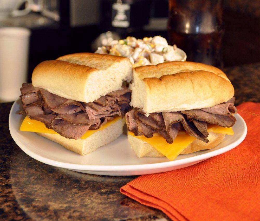 beef sandwich (pixabay.com/Monica Abner)