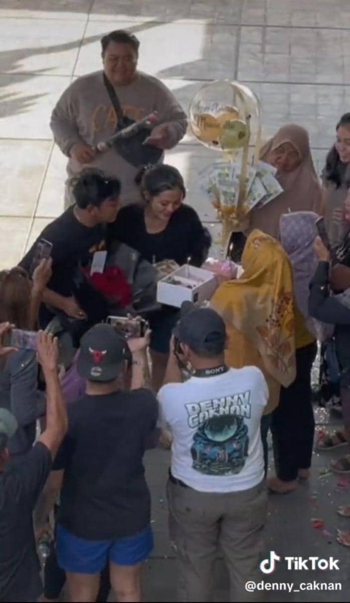 Kejutan ultah bella bonita (Tiktok.com/denny_caknan)