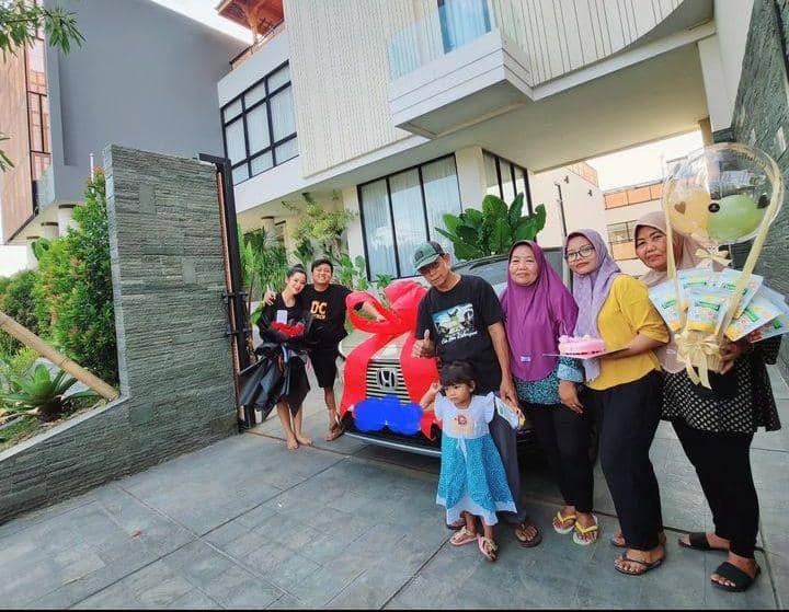 Kejutan ultah bella bonita (Instagram.com/denny_caknan)