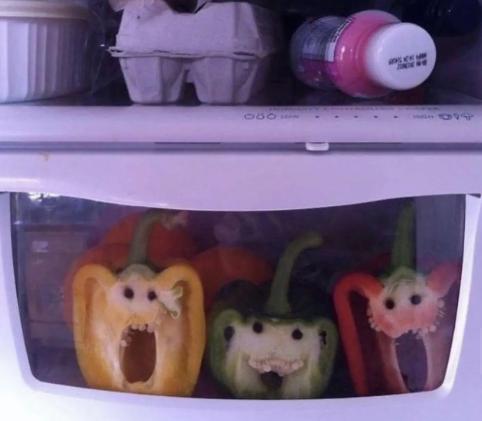 potret kocak paprika punya ekspresi (instagram.com/disturbingzone)