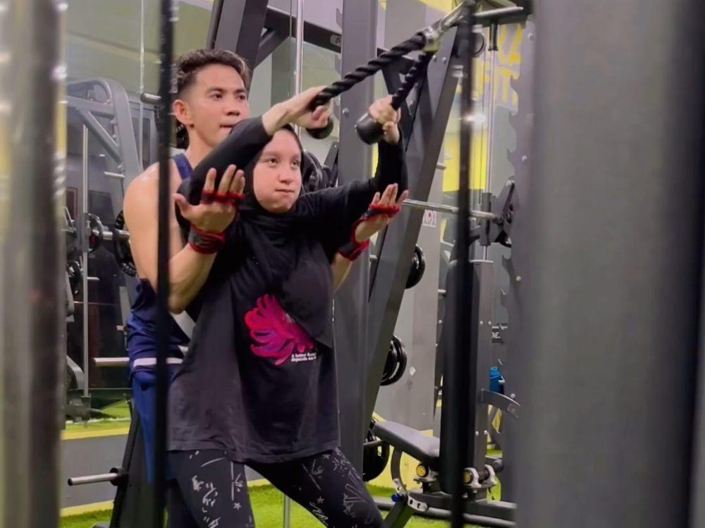 8 Potret Mesra Rizki DA dan Istri Saat Gym Bareng, Bikin Gemas!