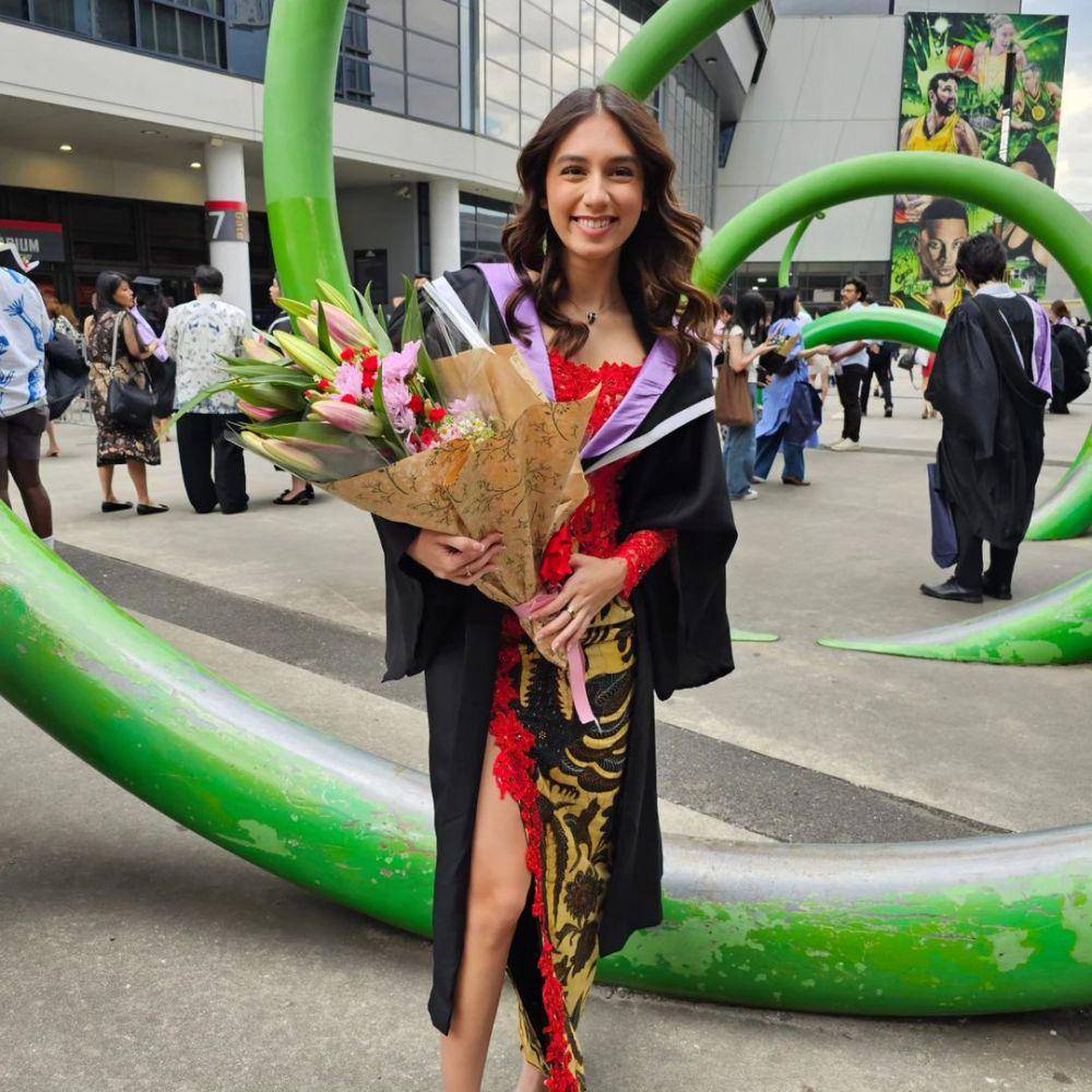 momen wisuda Kiara McKenna (instagram.com/nuningmckenna)