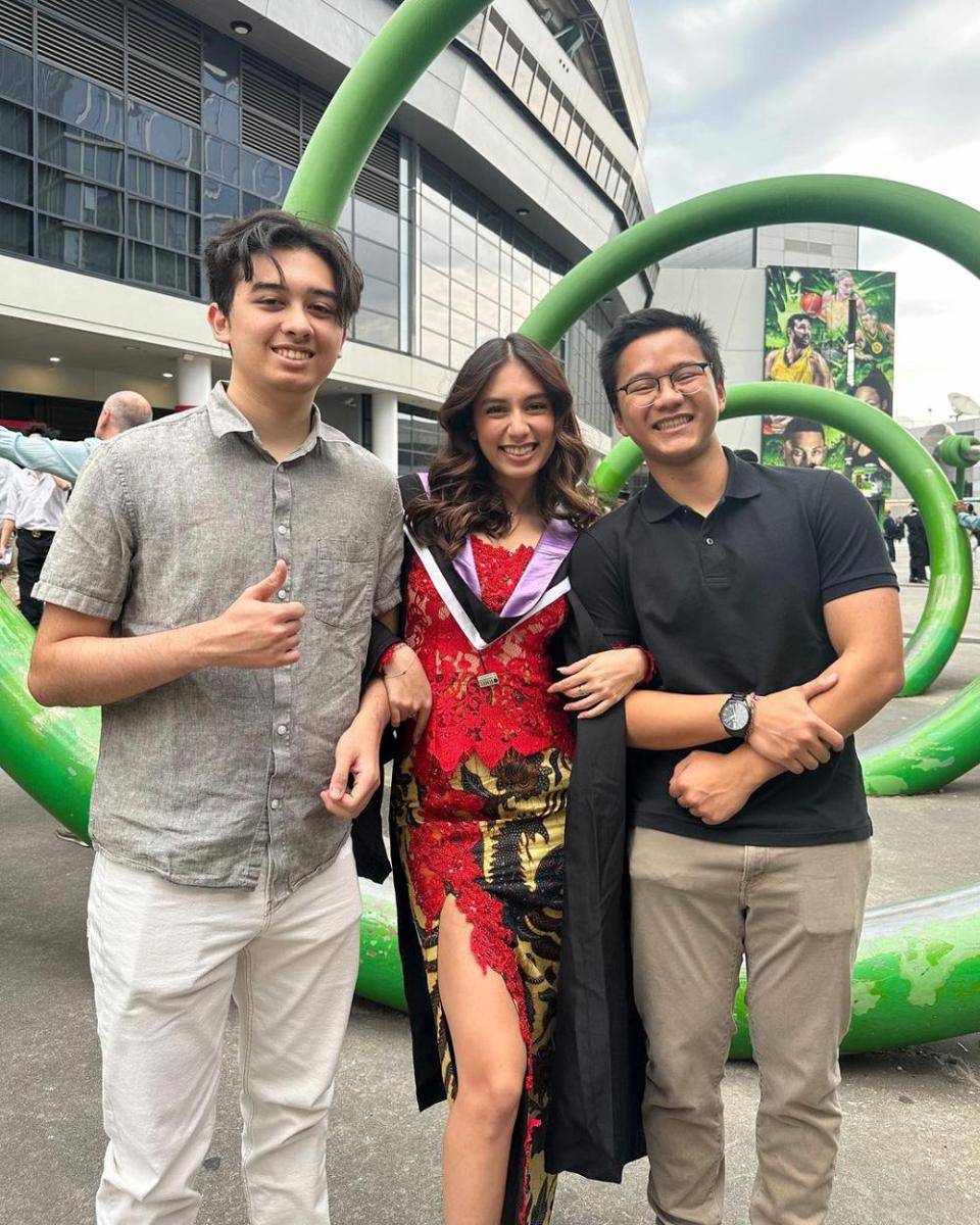 momen wisuda Kiara McKenna (instagram.com/kiaramckenna)
