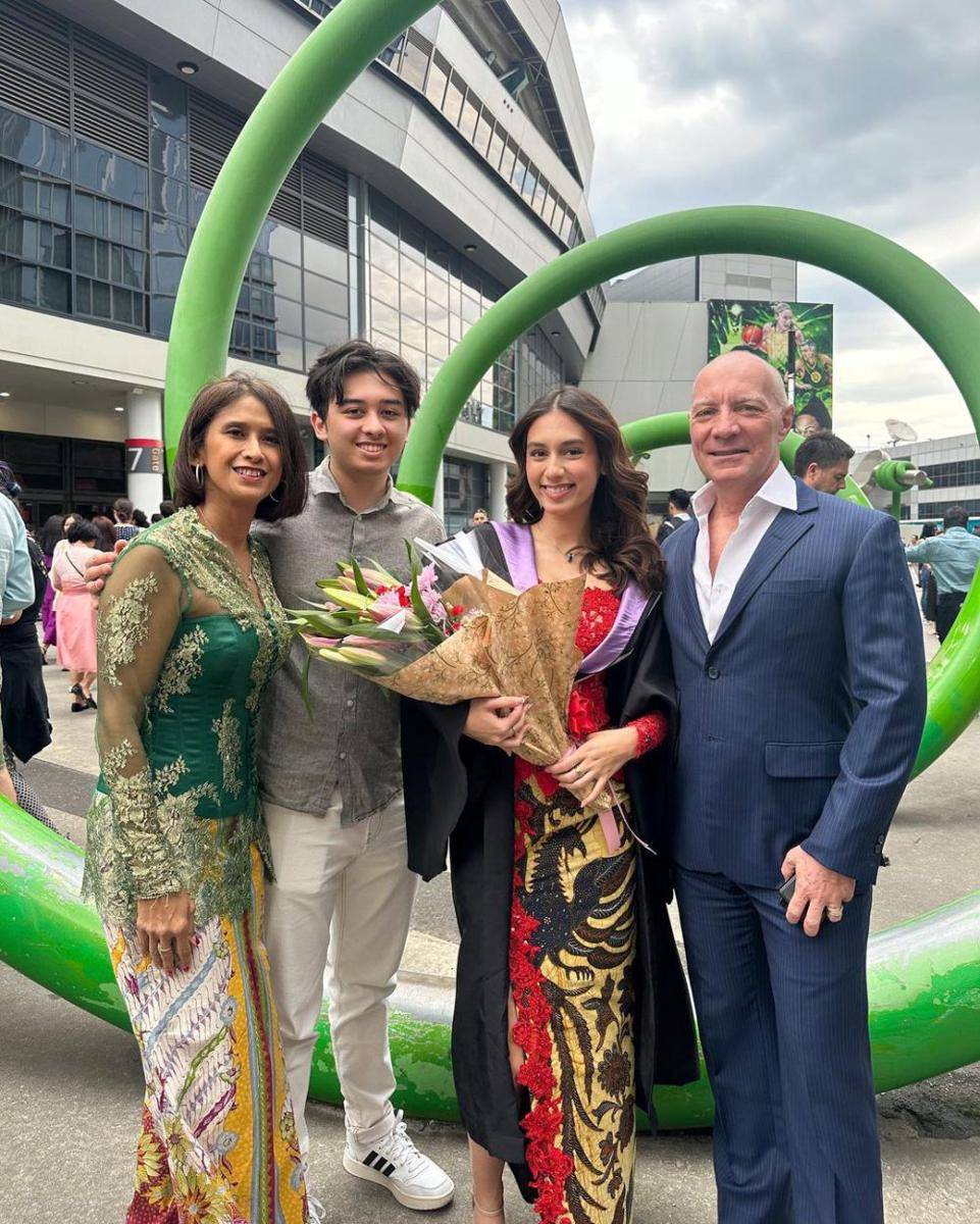 momen wisuda Kiara McKenna (instagram.com/kiaramckenna)
