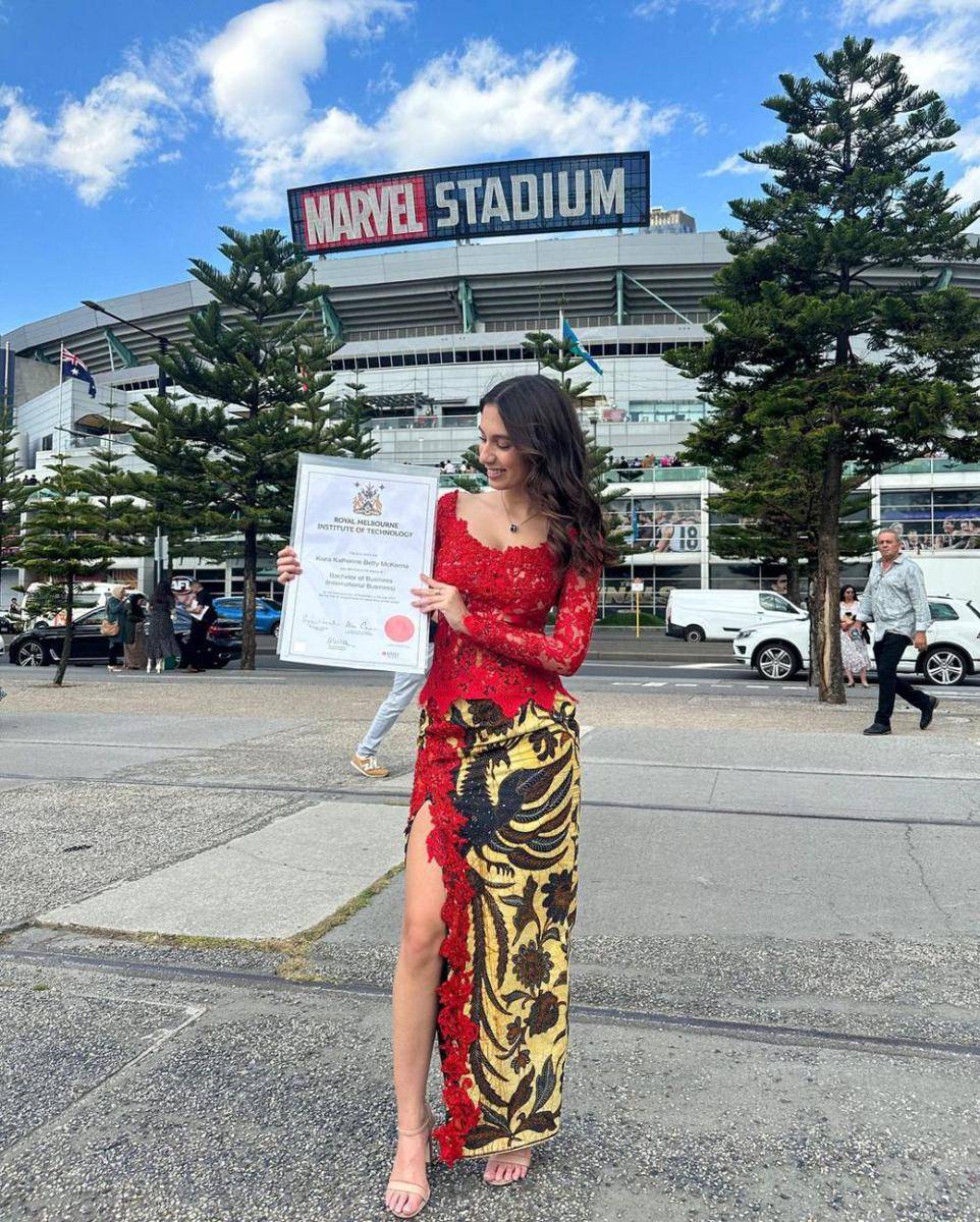 momen wisuda Kiara McKenna (instagram.com/kiaramckenna)