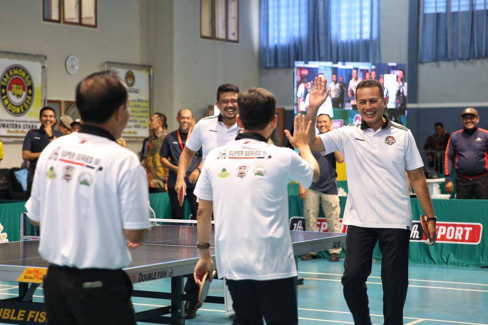 Ustaz Adi Hidayat dan Musa Rajekshah, Bobby Nasution bertanding di ekshibisi UAH Super Series III di Sumut (Dok.istimewa)